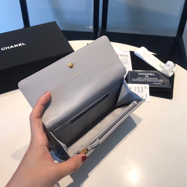 シャネル財布着用イメージ